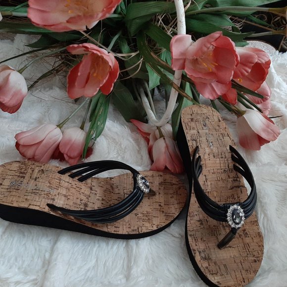 Triple Strap Wedge Thong Sandals - Picture 3 of 4